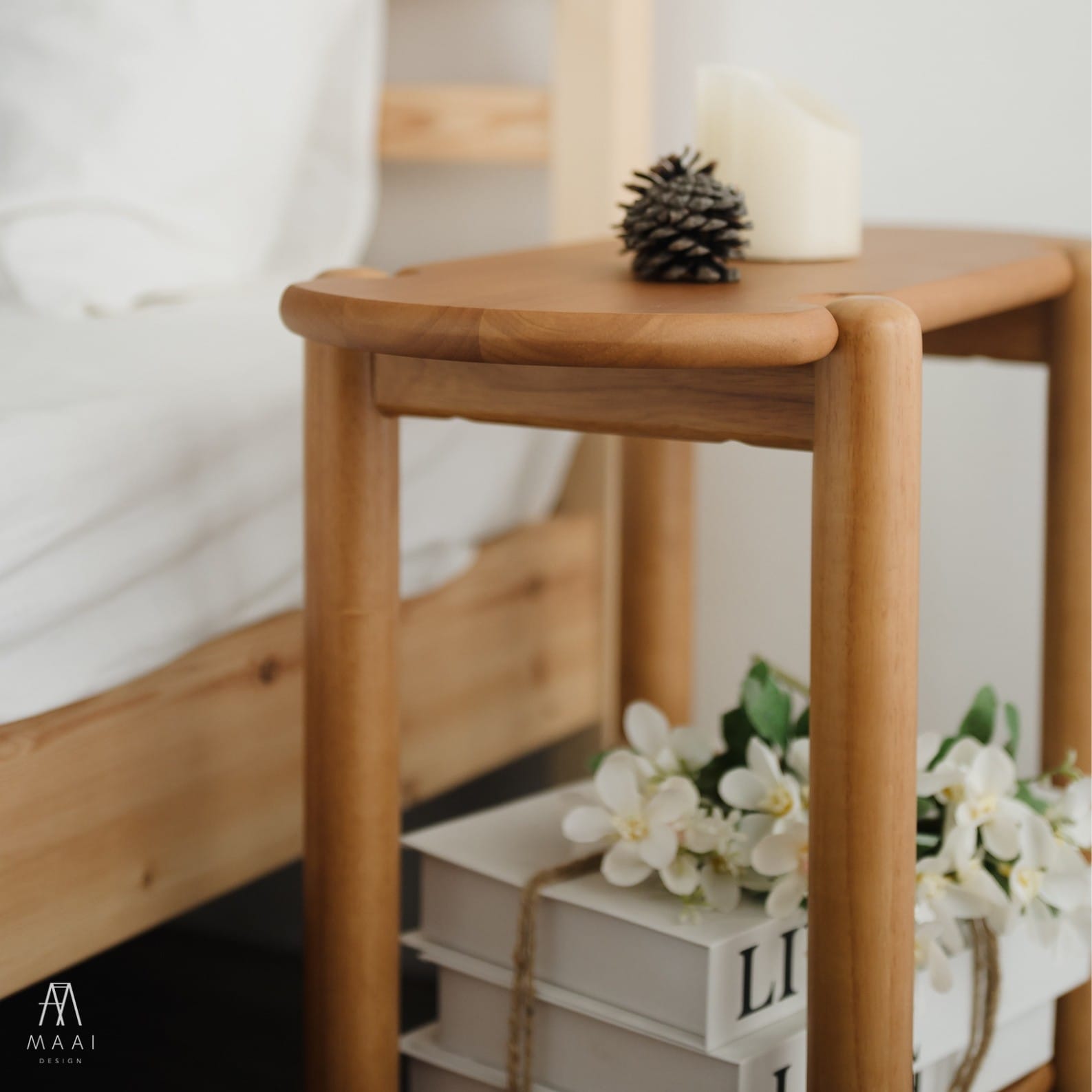 โต๊ะข้างไม้ยางพารา MAAI DESIGN รุ่น CHISAI SIDE TABLE สีโอ๊ค